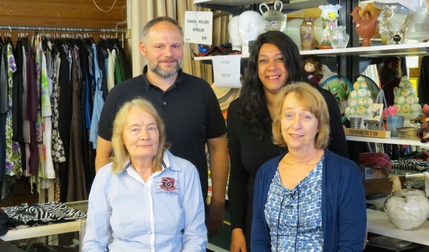 De vrijwilligers Guda Hatch, Coen de Moor, Yvette Gumbs en Marga van Dijck zijn bij de organisatie van de themadag betrokken.