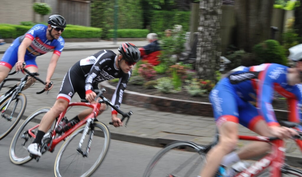 Op zaterdag 18 mei draaien de wielrenners weer door de bochten in de straten van Maartensdijk tijdens de jaarlijkse wielerronde.