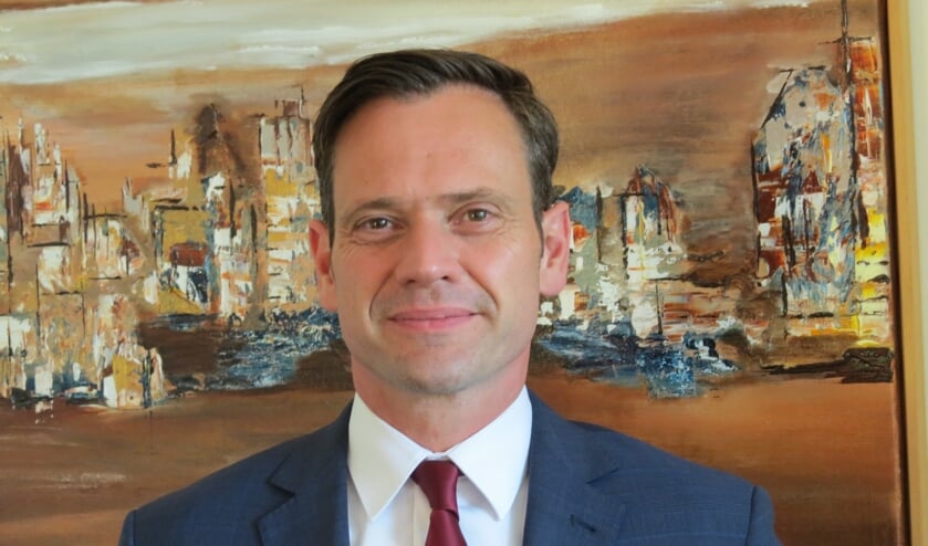 Burgemeester Sjoerd Potters complimenteert de vele professionals die Nederland en De Bilt draaiende houden.
