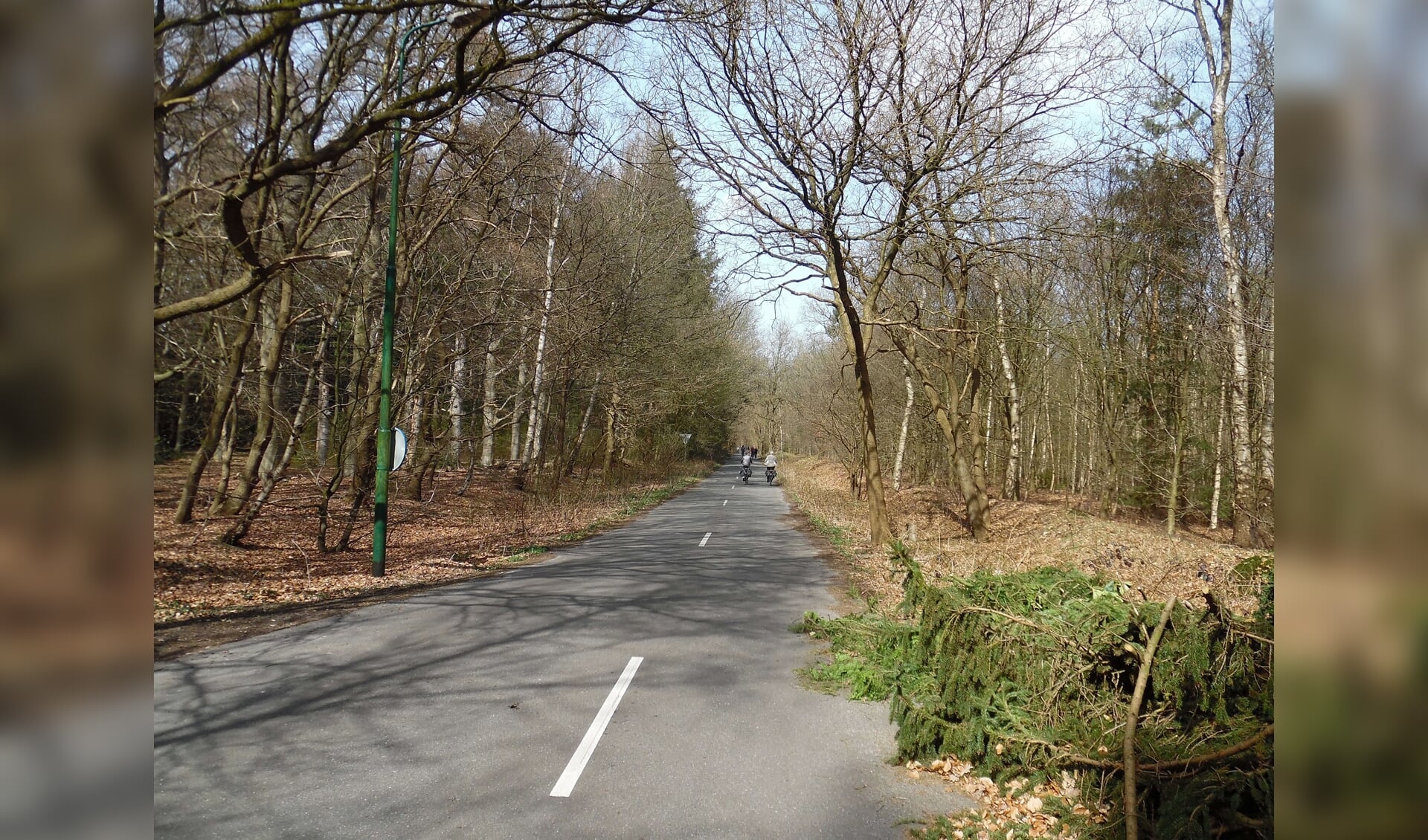 De Soestdijkseweg wordt gekruist naast de oude Vuursche weg.