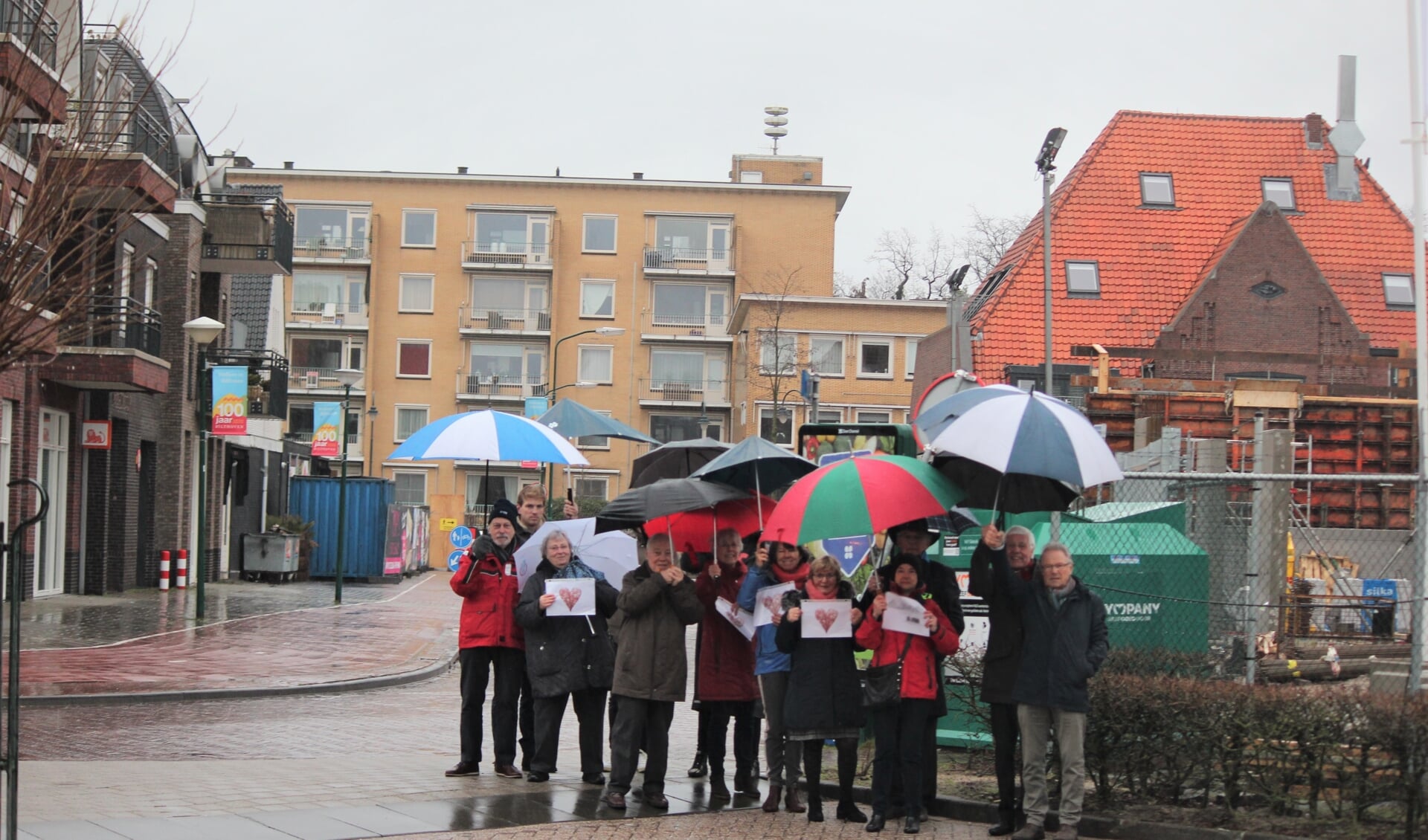 Op 10 februari 2019 stonden vertegenwoordigers van alle bewonersorganisaties, die zijn aangesloten bij Hart Voor Bilthoven in de stromende regen om van hun verontrusting blijk te geven.