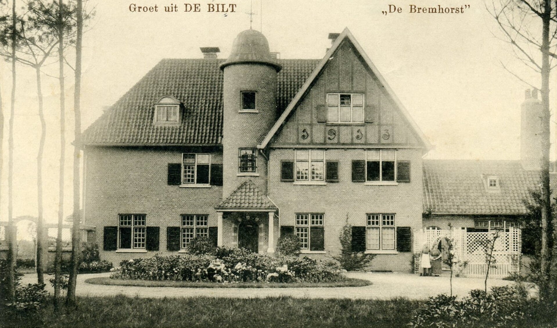 De Historische Kring ‘dOude School (De Bilt) schrijft op haar website: ‘Aan de Rubenslaan werd Villa De Bremhorst gebouwd in opdracht van G.L. baron van Boetzelaer. Architect was Jan Stuivinga, die ook het gemeentehuis van Zeist heeft ontworpen. De vergunning werd verleend op 15 april 1913 en op 30 