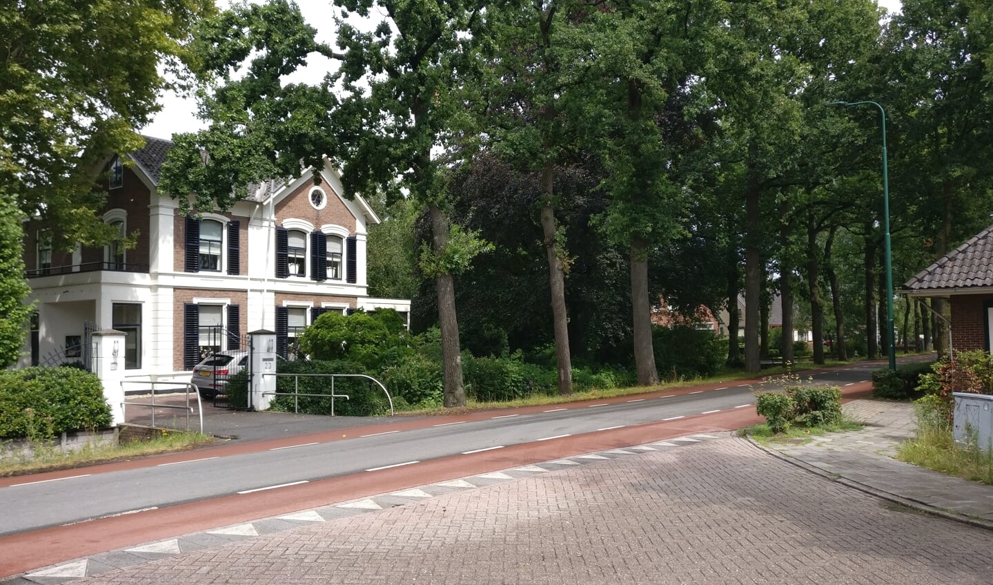 De woning aan de Dorpsweg 23 in Maartensdijk is qua uiterlijk weinig veranderd. [foto Henk van de Bunt]. 