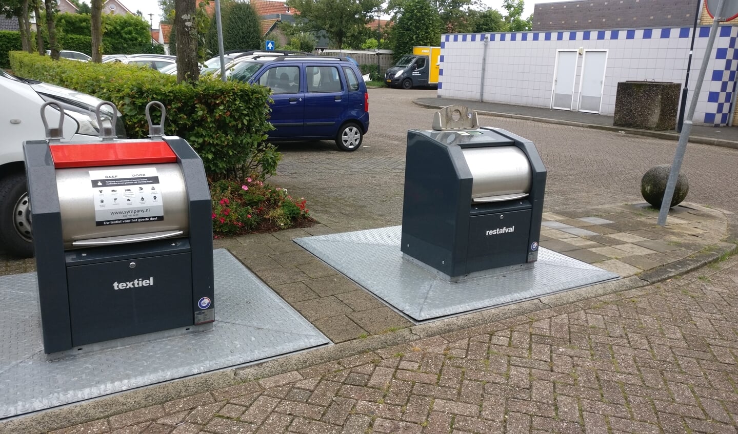 De Maartensdijkse ondergrondse textielcontainer. [foto Henk van de Bunt]