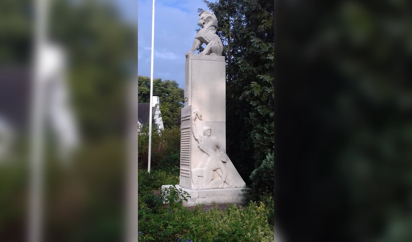 Het herdenkingsmonument van Bilthoven gedenkt alle slachtoffers van de Tweede Wereldoorlog. Het gedenkteken staat langs de oprijlaan naar het gemeentehuis 'Jagtlust' aan de Soestdijkseweg in Bilthoven. Het wordt ook wel 'Verzetsmonument Bilthoven' genoemd. Het rechter reliëf (foto) toont een soldaat