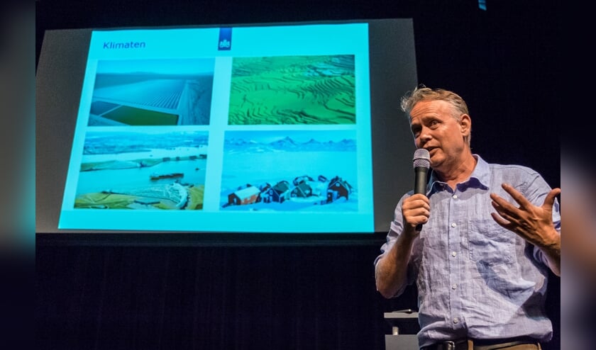 Samen voor De Bilt KNMI project Klimaat basisscholen De BiltRob Sluijter van het KNMI geeft een gastles over klimaatverandering aan Biltse scholieren. (foto Hans Lebbe)