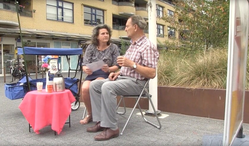 Mens brengt Sociaal werkers in de buurt in beeld.
