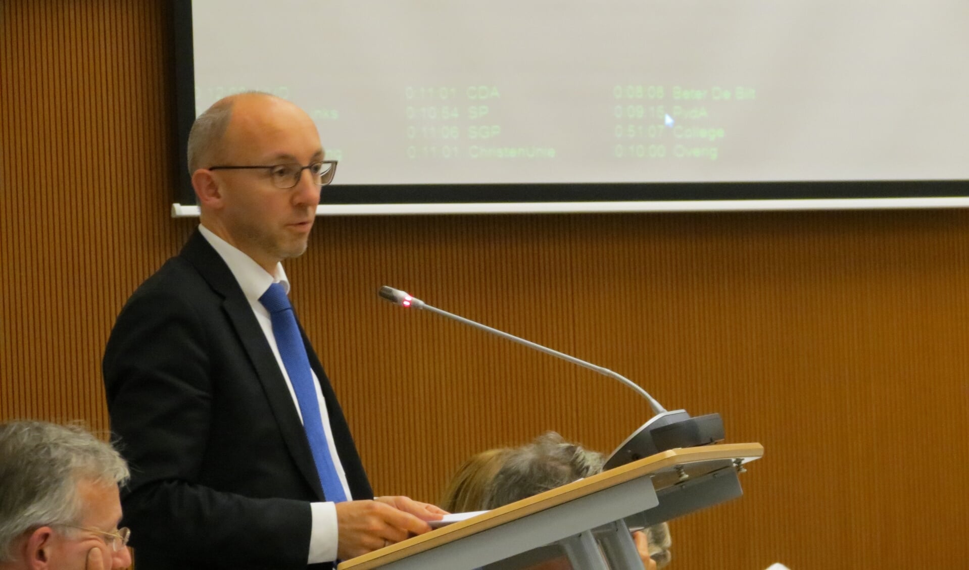 Erik van Esterik aan het woord in een gemeenteraadsvergadering.