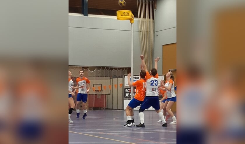 Helemaal in Vriezenveen speelt DOS gelijk.