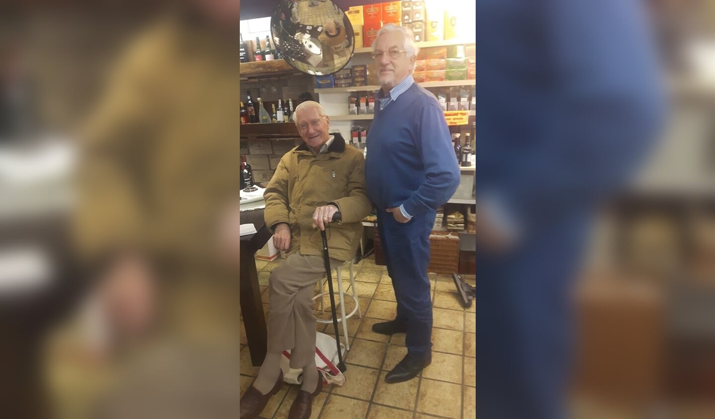Cees samen met de Heer Kramer die al 66 jaar bij Ploeger in de winkel komt.