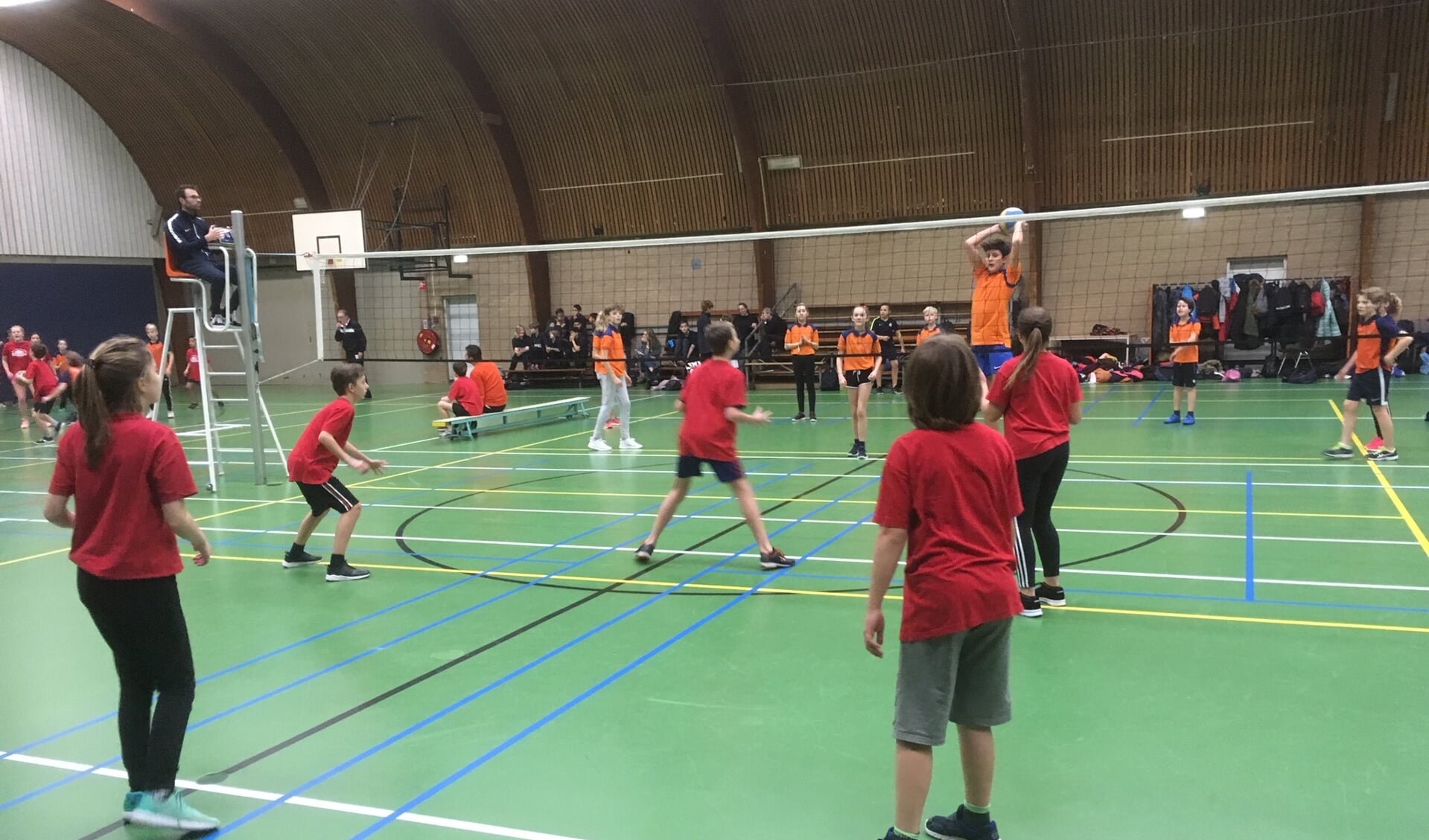 Coole moves tussen de groep 8 leerlingen.