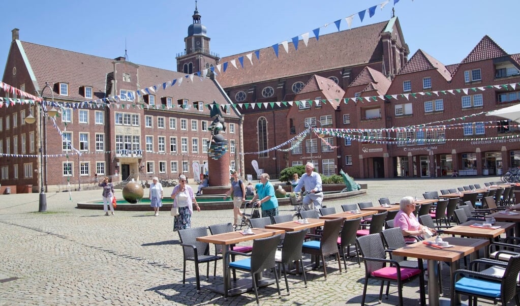 Het gemeentehuis en marktplein van Coesfeld. (foto Hartwig Heuermann)