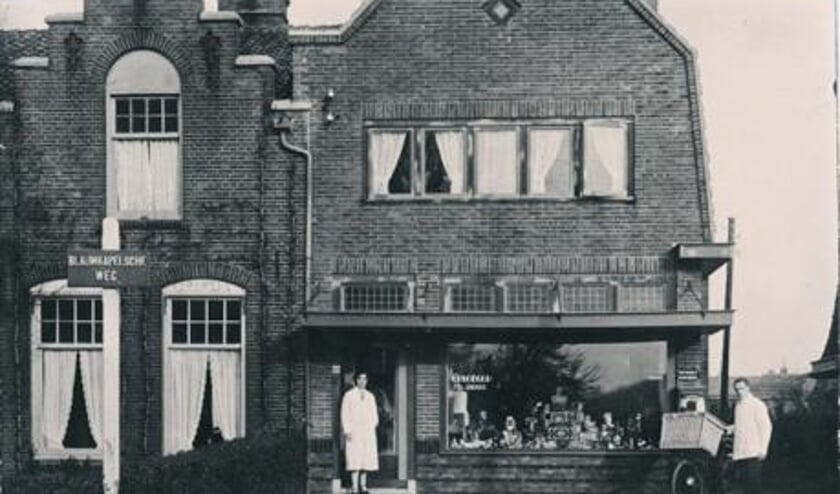 1e generatie Ploeger voor de winkel aan de Blauwkapelseweg.
