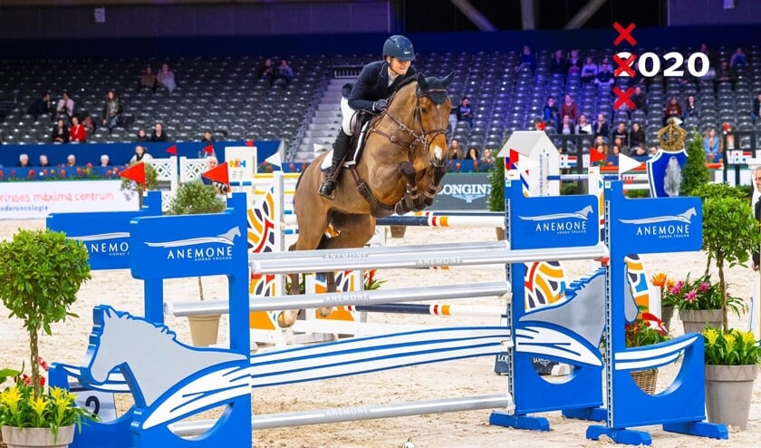 Olivia en Spirit nemen moeiteloos de Anemone hindernis op Jumping Amsterdam.