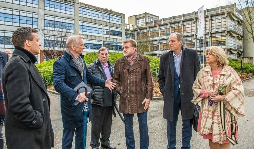 Gedeputeerde Robert Strijk van de provincie Utrecht brengt met wethouder Madeleine Bakker (Economie) een werkbezoek aan bedrijven op de Life Science-as in Bilthoven.