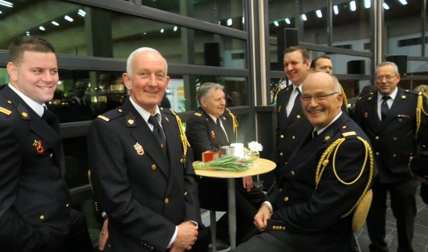 Een en al oor voor de toespraak van de burgemeester.