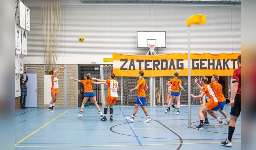 TZ gaat de strijd aan tegen De Meervogels. (foto Wessel Plate)