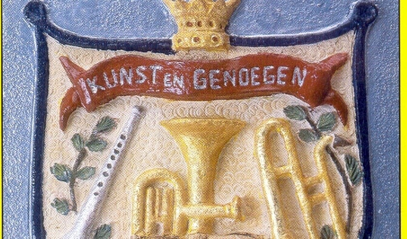 De gedenktegel van Kunst en Genoegen. (foto Koos Kolenbrander)