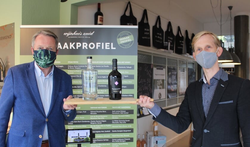 Landwehr (links) was blij met de uitnodiging en de waterkaraf.
