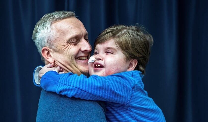 <p>Ouders zijn blij met de excuses van Johan Derksen. (foto Angeliek de Jonge)</p>