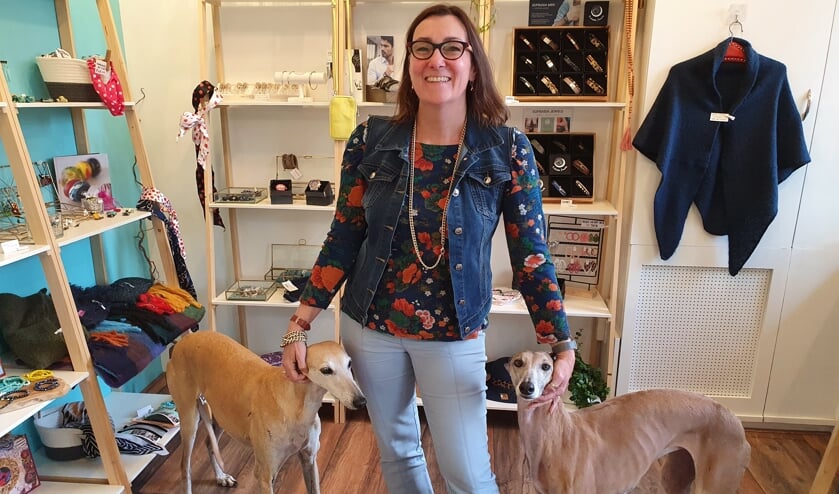 Andrea Philipini in haar winkel.