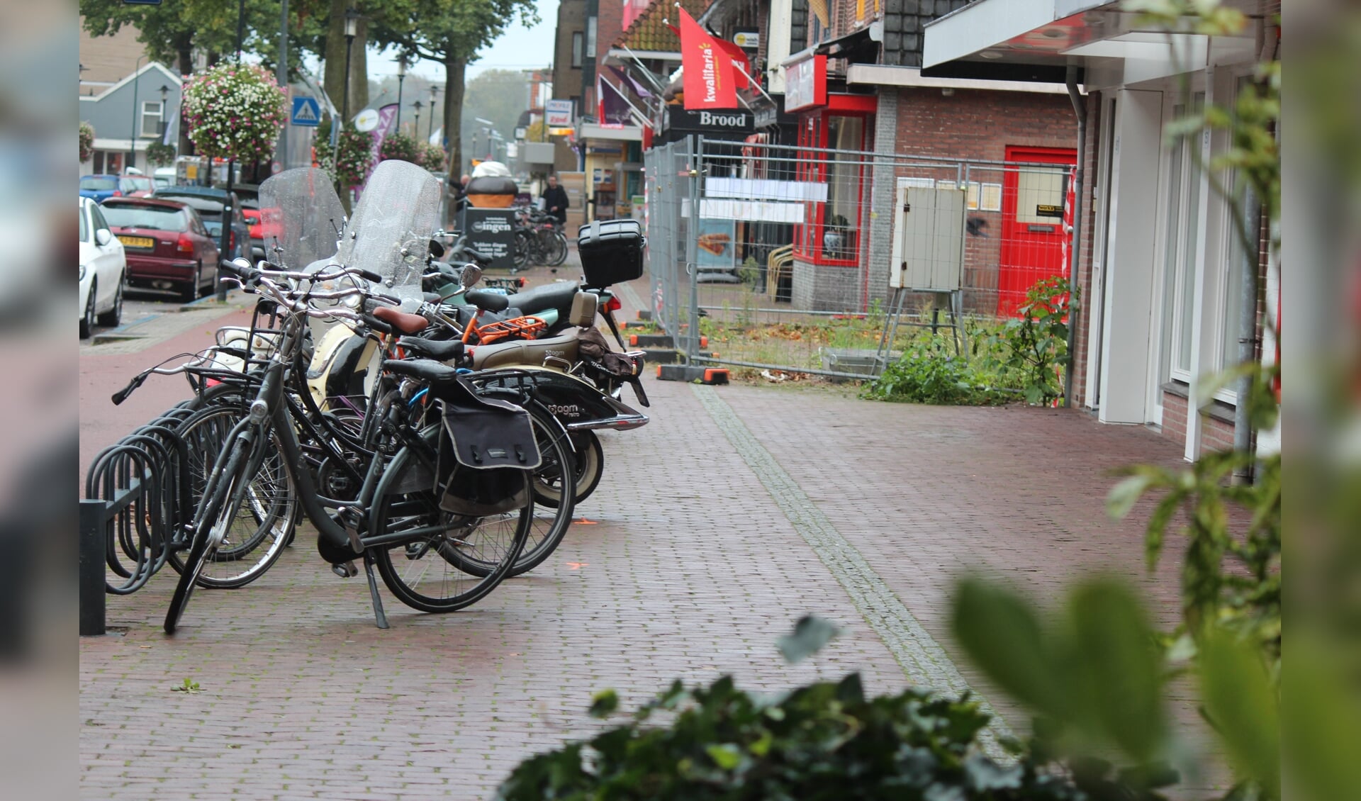 Er wordt deze week gewerkt op de Hessenweg om meer ruimte voor voetgangers te creëren.