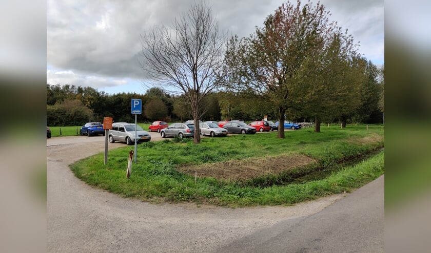 Het vertrekpunt van de Kazemattentocht is vanaf de druk bezochte parkeerplaats aan de St. Anthoniedijk in Utrecht, waar nog meer tochten hun vertrekpunt hebben.