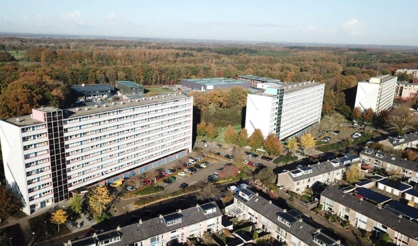 De Zuidpoolflat aan de Kometenlaan in Bilthoven krijgt deze winter een warme jas. (foto Talen Vastgoedonderhoud)