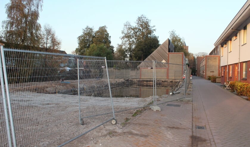 Vijf jonge starters uit Westbroek gaan aan de Holsblokkenweg vijf woningen bouwen. Fons, Robin, Arjan, Mick en Rik hebben lang naar iets anders gezocht en niets kunnen vinden. De vijf kennen elkaar vanaf de lagere school en sport. Allemaal wonen ze al hun hele leven in Westbroek, dat schept een band. Een aantal werkt in Westbroek.