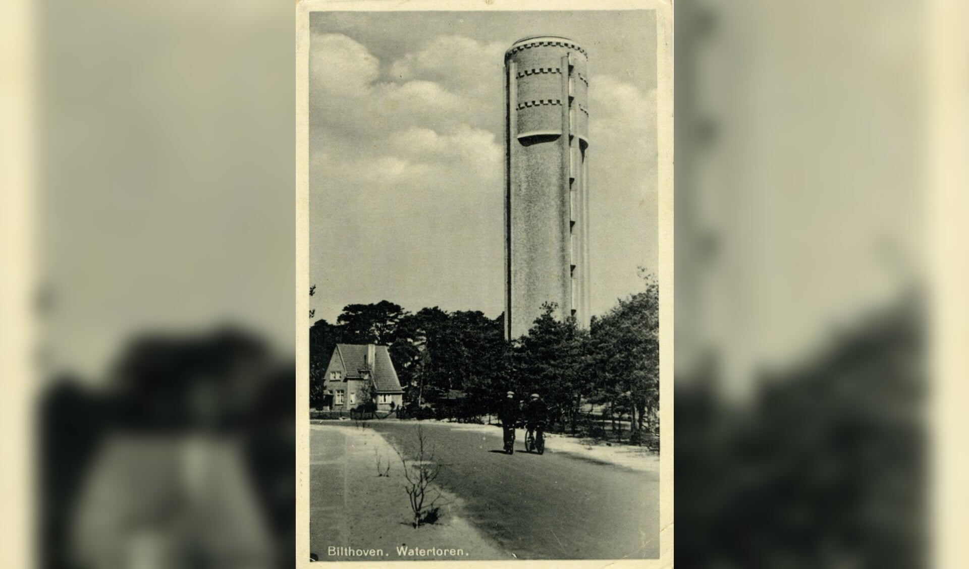 De watertoren in Bilthoven is gebouwd in 1926 - 1927. [foto Henk van de Bunt] 
