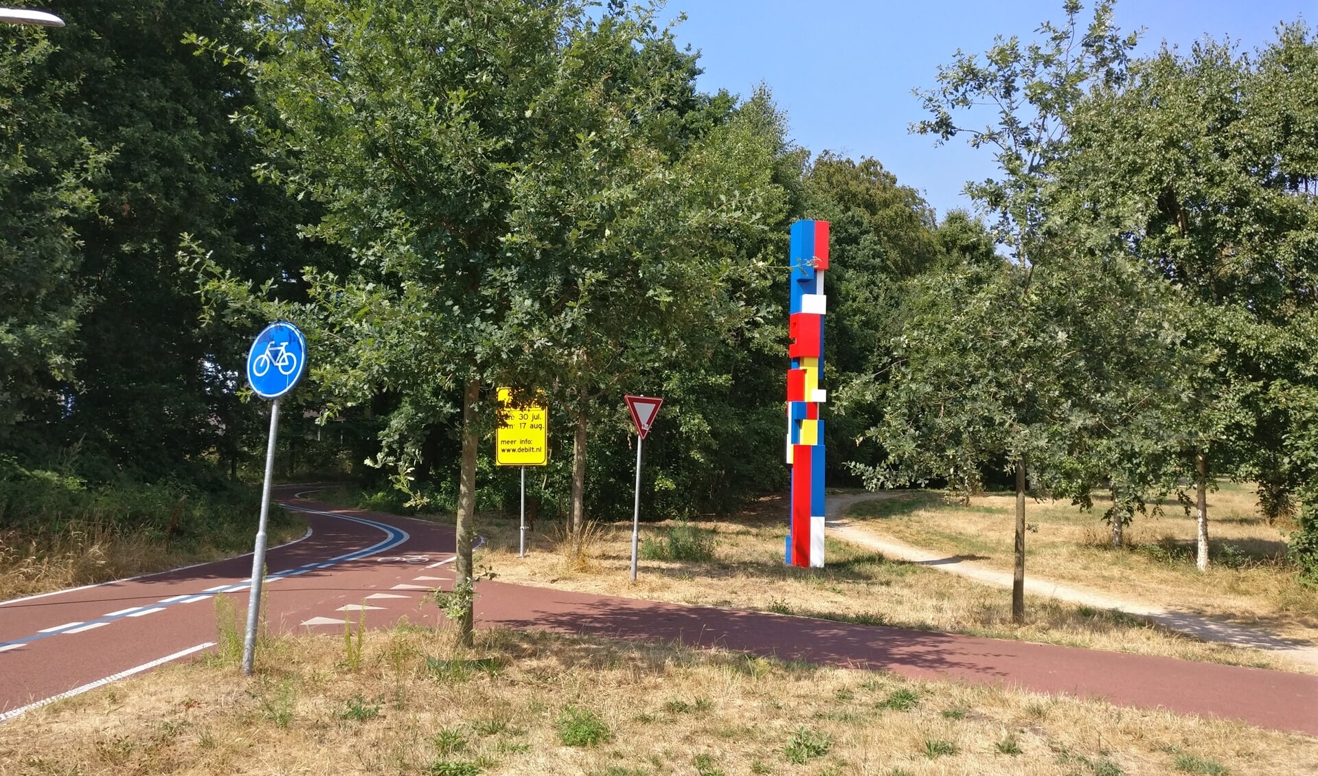Dit beeld langs de snelfietsroute staat in de bebouwde kom van De Bilt aan het einde van de Biltse Rading bij de rotonde waar het fietspad begint.