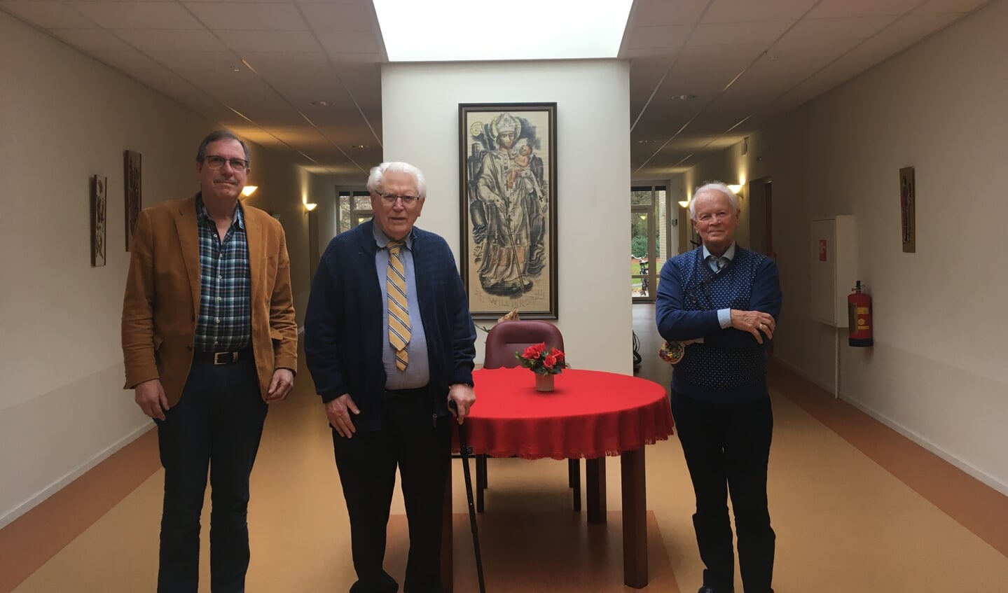 V.l.n.r. Tom Uittenbogaard, pastor de Wit en Johan van Stralen blikken terug op de eerste periode van de Algemene Begraafplaats Maartensdijk