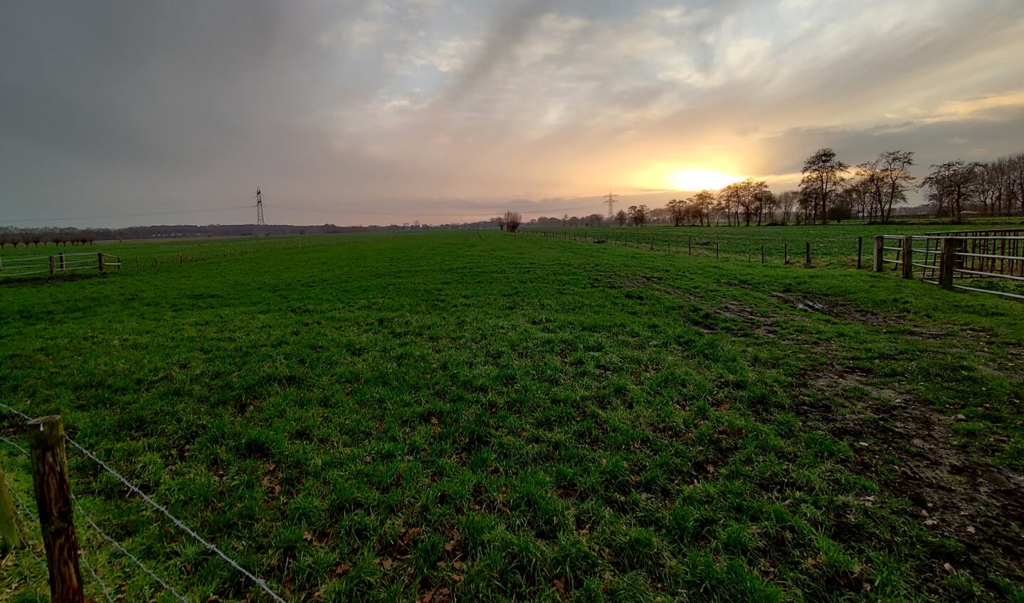 Het verkochte betreft het perceel agrarische cultuurgrond gelegen nabij het Oostveensepad te Maartensdijk ter grootte van circa 6 hectare en 92 are. 