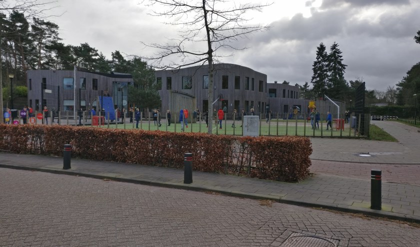 De nieuwe Theresiaschool (bouw 2008) had met de opbrengst van de oude school gefinancierd moeten worden.