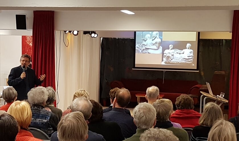 Italiëkenner Rolf Smit vertelt over de gelijkwaardigheid van de mannen en vrouwen bij de Etrusken: gezamenlijk op sarcofagen.