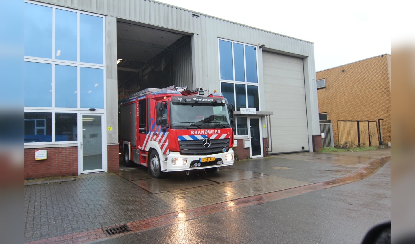 De brandweerauto's in Maartensdijk staat elders geparkeerd omdat ze niet in de huidige kazerne passen.