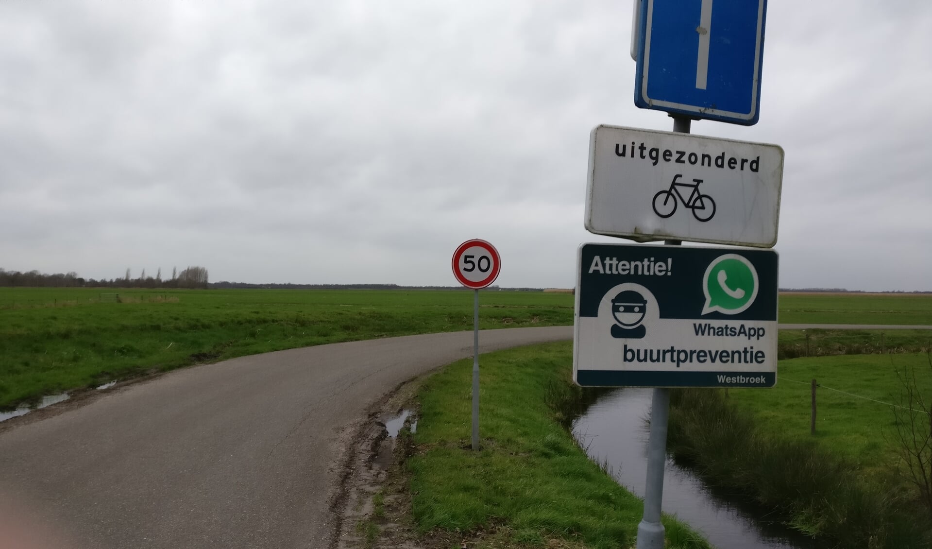 In het verlengde van de Korssesteeg zijn 6 nieuwe boerderijen gebouwd met ligstallen. Ook op dit gedeelte is de maximum snelheid 50 km..