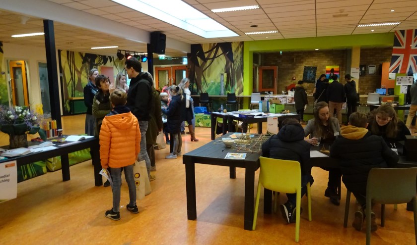De Open Dag van Aeres wordt goed bezocht.
