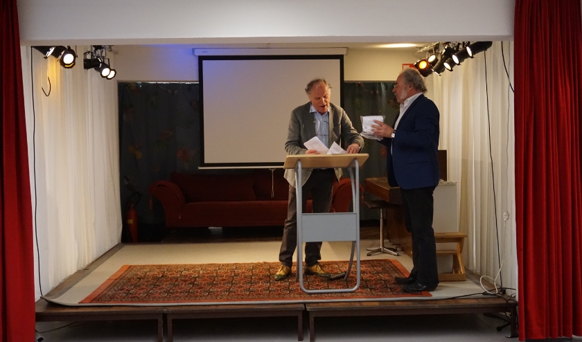 Hooymeijer bedankt Hendrik Willem Gispen voor zijn inleiding.