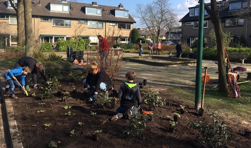 Wanneer een karwei samen wordt opgepakt is het snel en gemakkelijk gedaan.