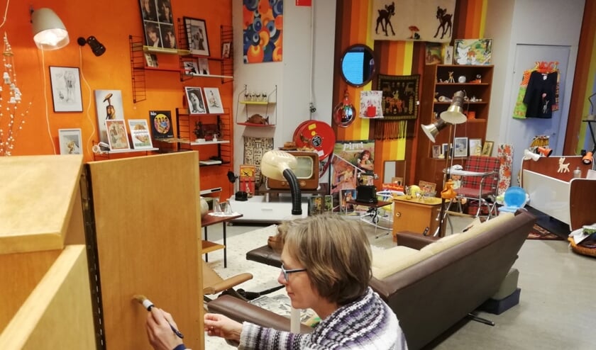 Jolanda Hagens, vrijwilliger van het Retro Atelier.