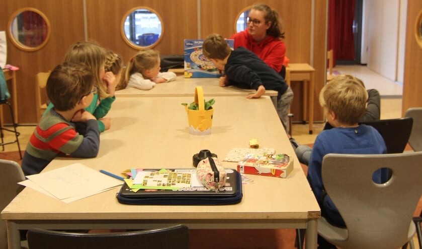 Juf Marieke bezorgt deze kinderen een fijne dag.