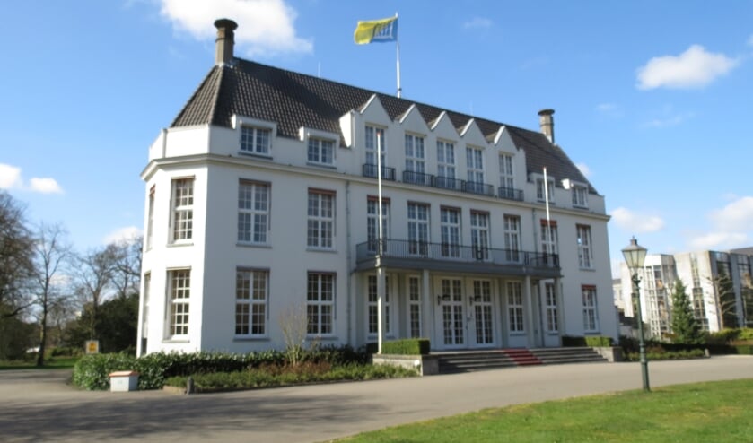 In het gemeentehuis vinden nu geen vergaderingen plaats.