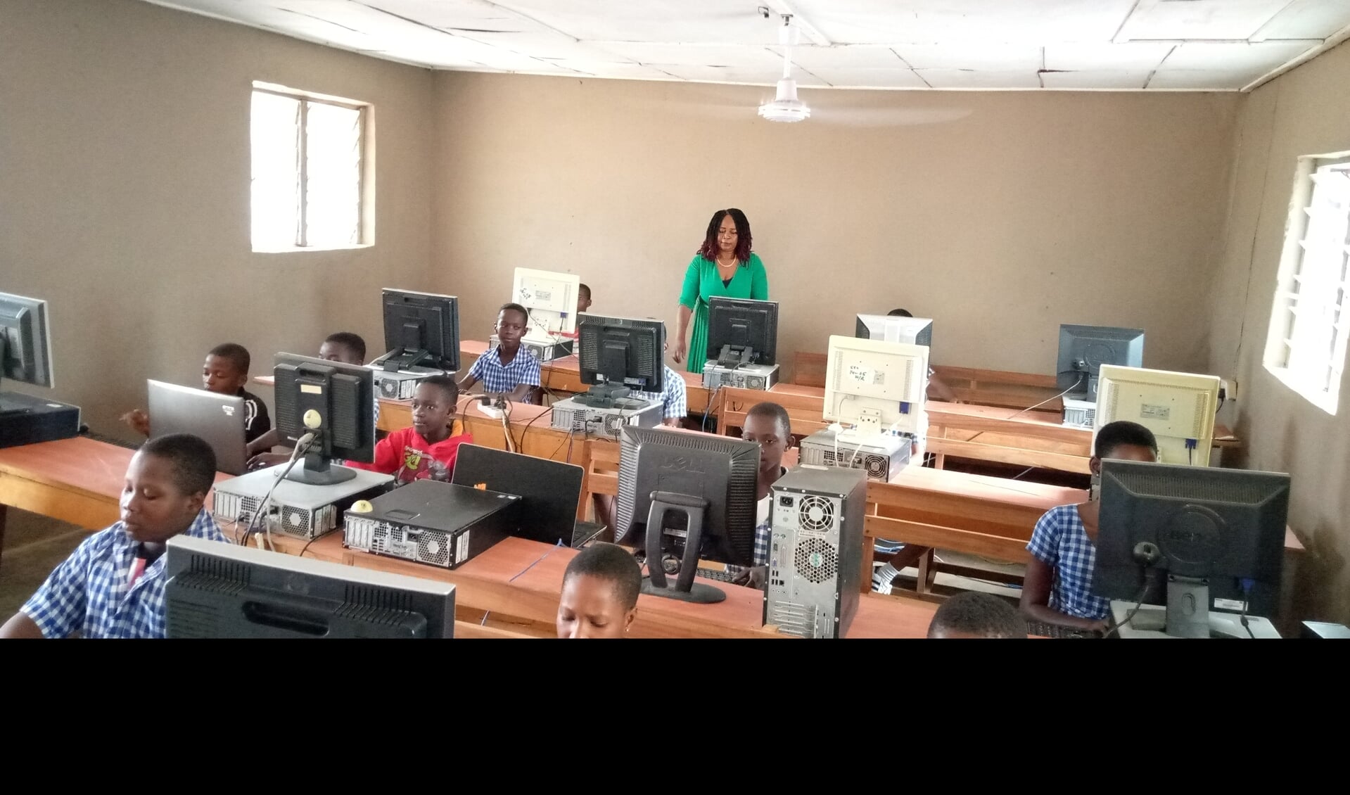 ICT-klas gerealiseerd in Ghanese Corsa school.