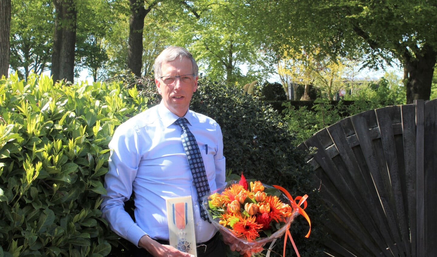 De al 28 jaar in Maartensdijk wonende Gerard Pieter Landwaart werd lid in de Orde van Oranje Nassau. Hij is sinds 2014 Secretaris van Ondernemend Wijdemeren, was secretaris van winkeliersvereniging ‘s-Gravenland; is penningsmeester geweest bij de School met de Bijbel te Maartensdijk en penningmeester van de Nederlandse Patiëntenvereniging.