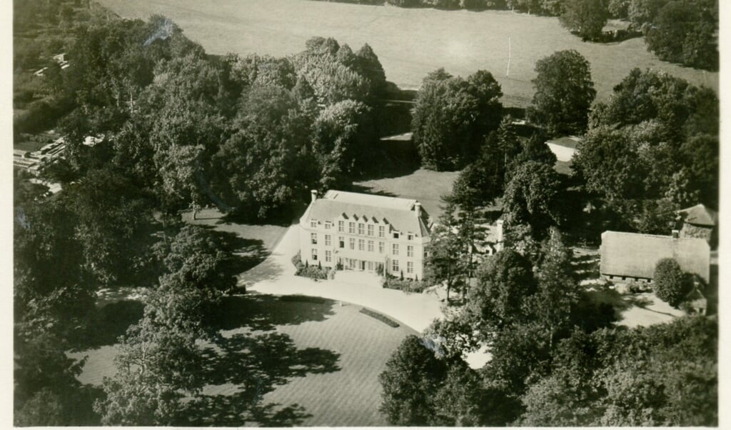 Een foto van Jagtlust uit 1933 net na de verbouwing tot gemeentehuis in 1932. Hier werden ze op gepakt, opgesloten en van daaruit afgevoerd naar kamp Amersfoort. 