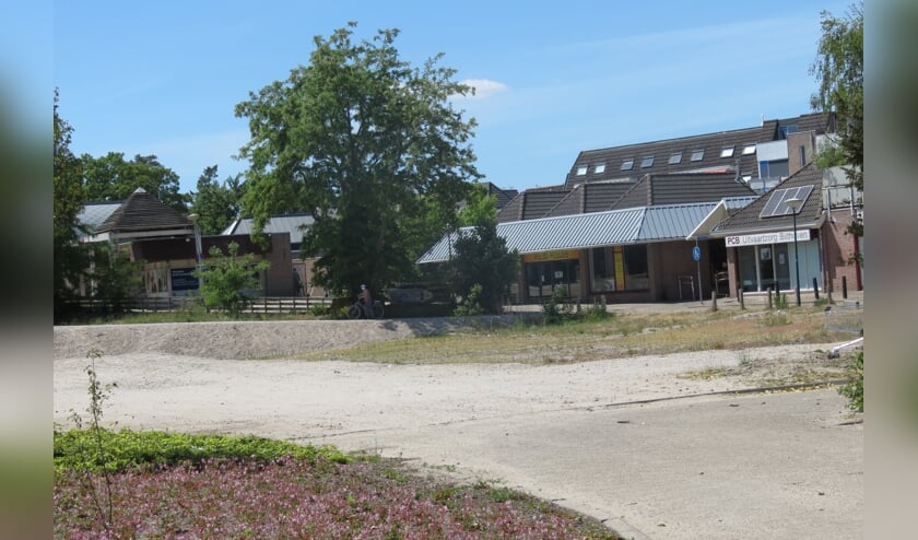 Fase 4 is de locatie van de voormalige sporthal. Op deze locatie komen winkels met bovenwoningen aan het Verlengde Uilenpad. Hierachter aan de zijde van de Centrumkerk komen ook woningen.