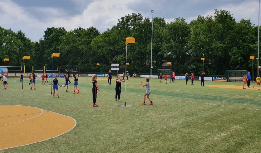 Afgelopen zaterdag kregen de spelers en speelsters uit de E en de D al een eerste clinic van selectiespelers.