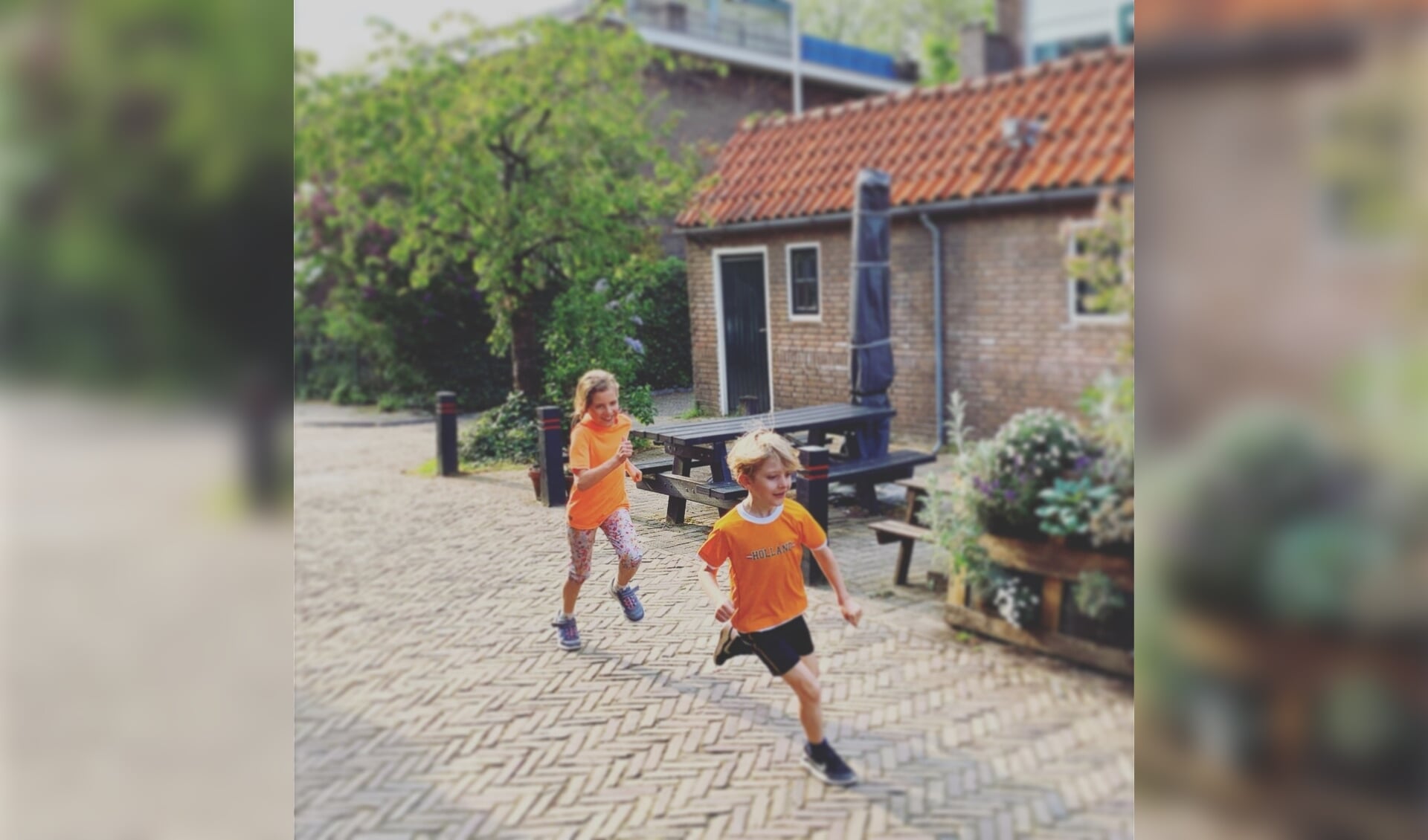 Elin en Lucas lopen 100 rondjes voor De Biltse Hof.