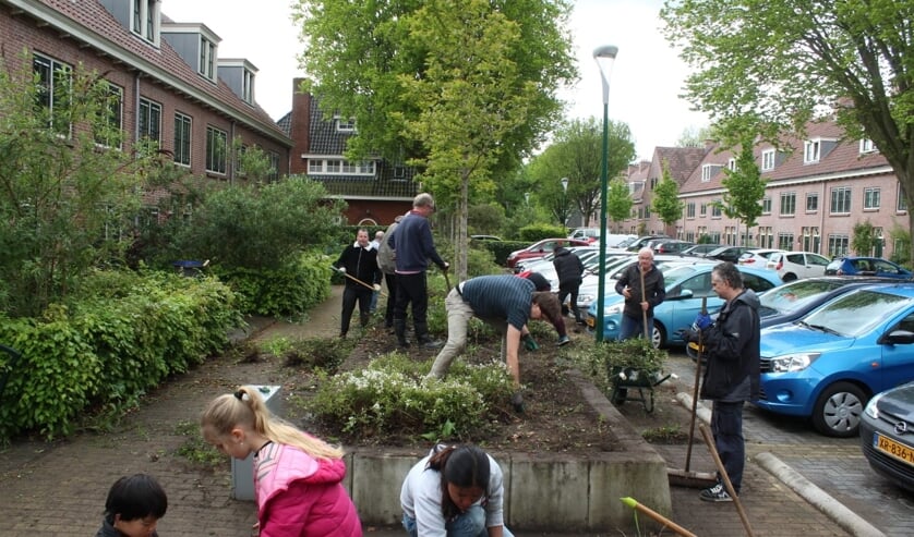 Soms waren er 16 personen tegelijk aan het werk.